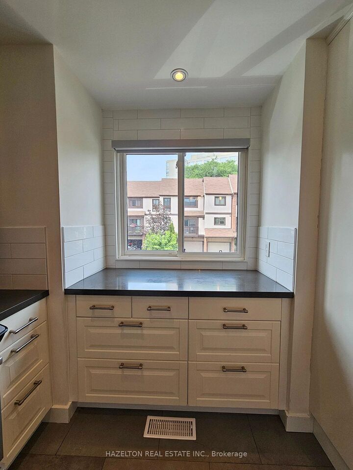 Property Photo:  1080 Walden Circle 54  ON L5J 4J9 