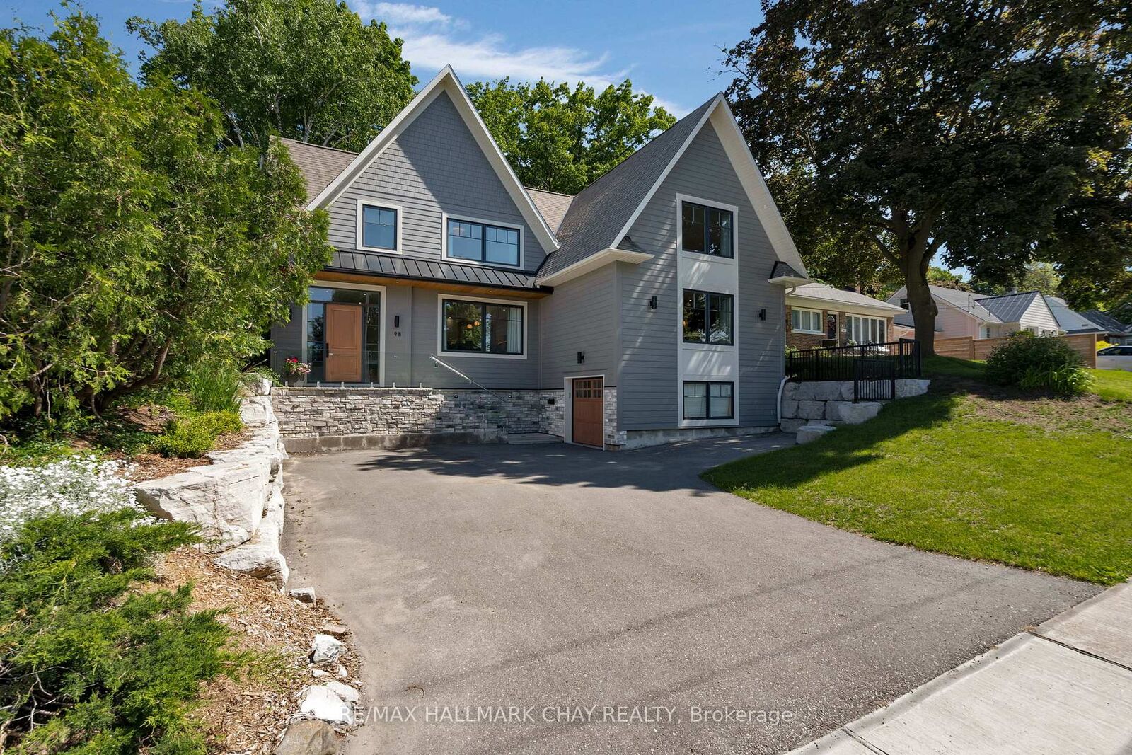 Property Photo:  98 Shanty Bay Road  ON L4M 1E2 