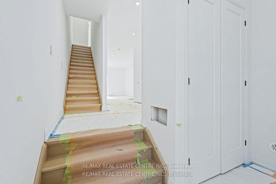 Property Photo:  19 James Street  ON L7G 2H2 