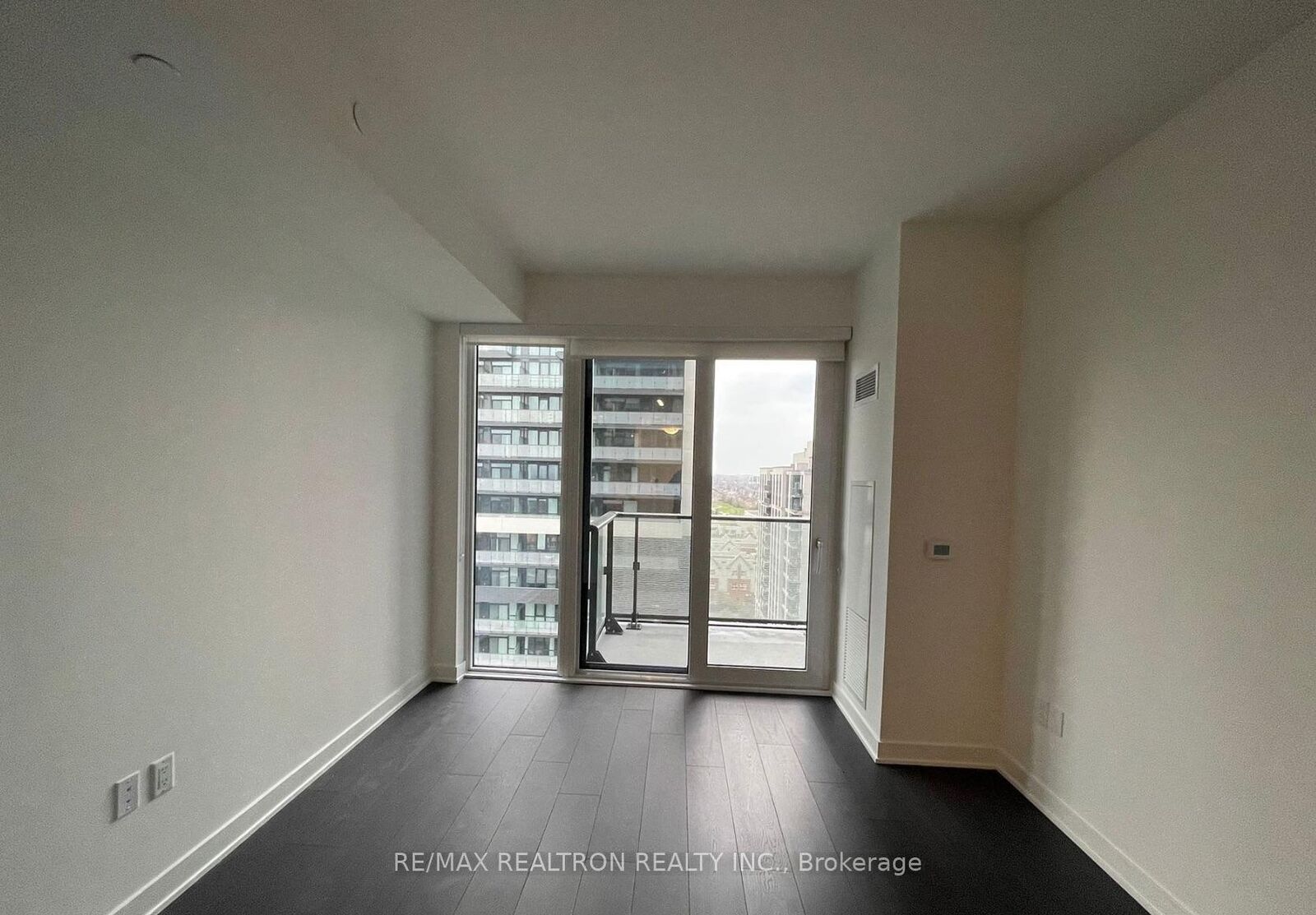 Property Photo:  95 Oneida Crescent 1106  ON L4B 0H5 
