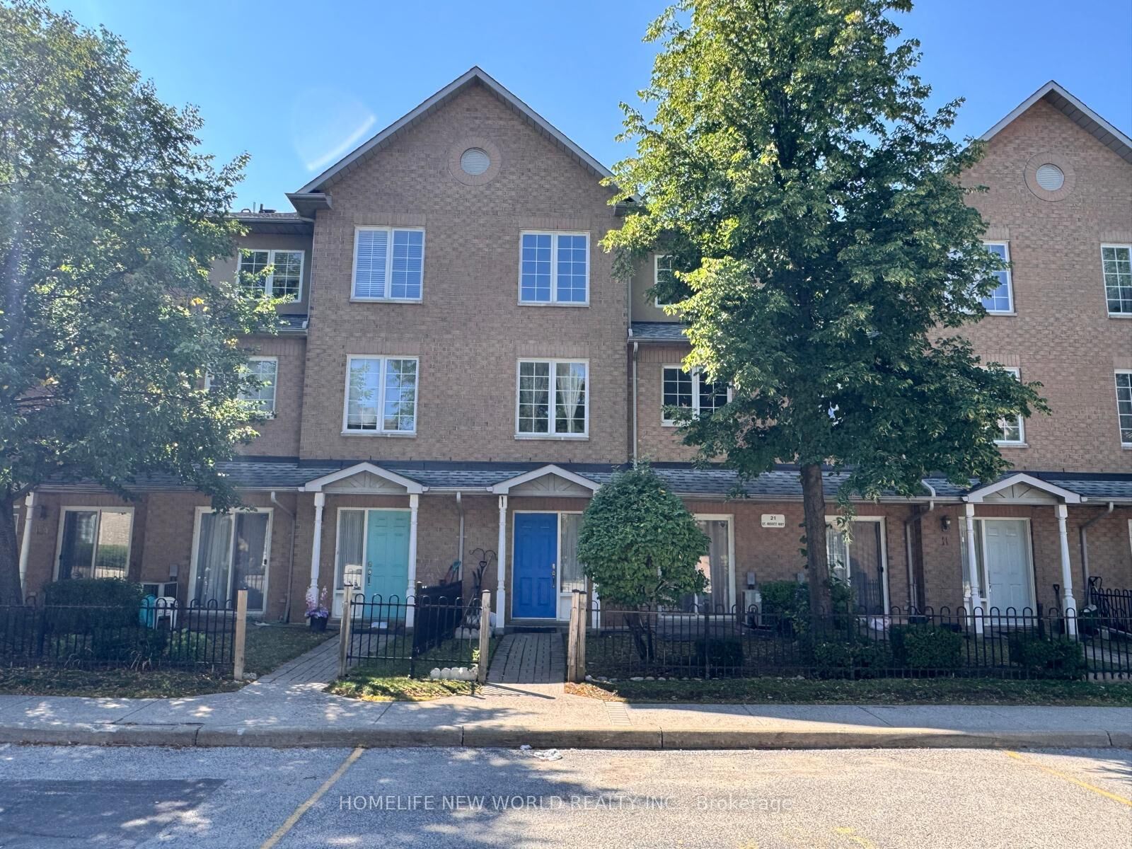 Property Photo: 21 St. Moritz Way 12 ON L3R 4G4