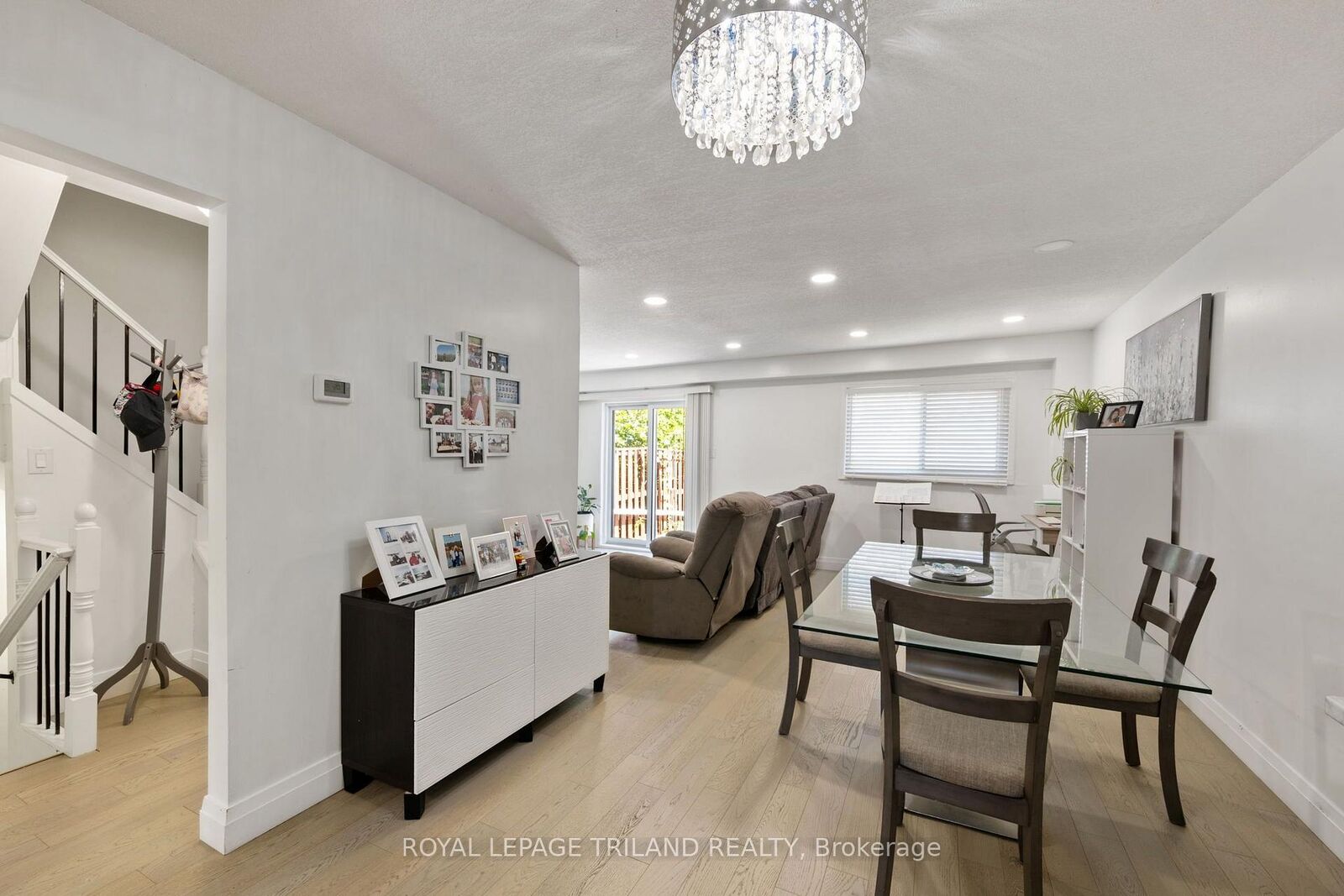 Property Photo: 711 Osgoode Drive 43 ON N6E 2C8