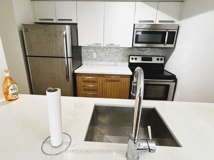 Property Photo:  11 St Joseph Street #912  ON M4Y 1J8 