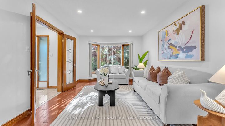 Property Photo:  305 Andover Drive  ON N6J 4S7 