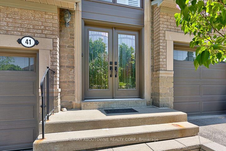 Property Photo: 2250 Rockingham Drive 41 ON L6H 6J3