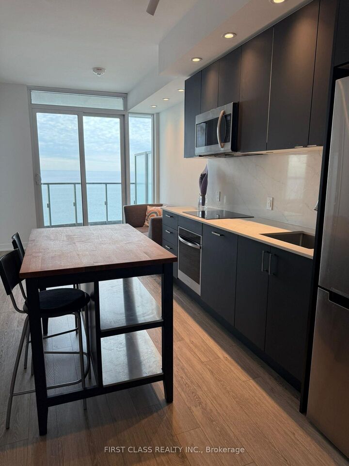 Property Photo:  1926 Lake Shore Boulevard W 2808  ON M6S 1A1 