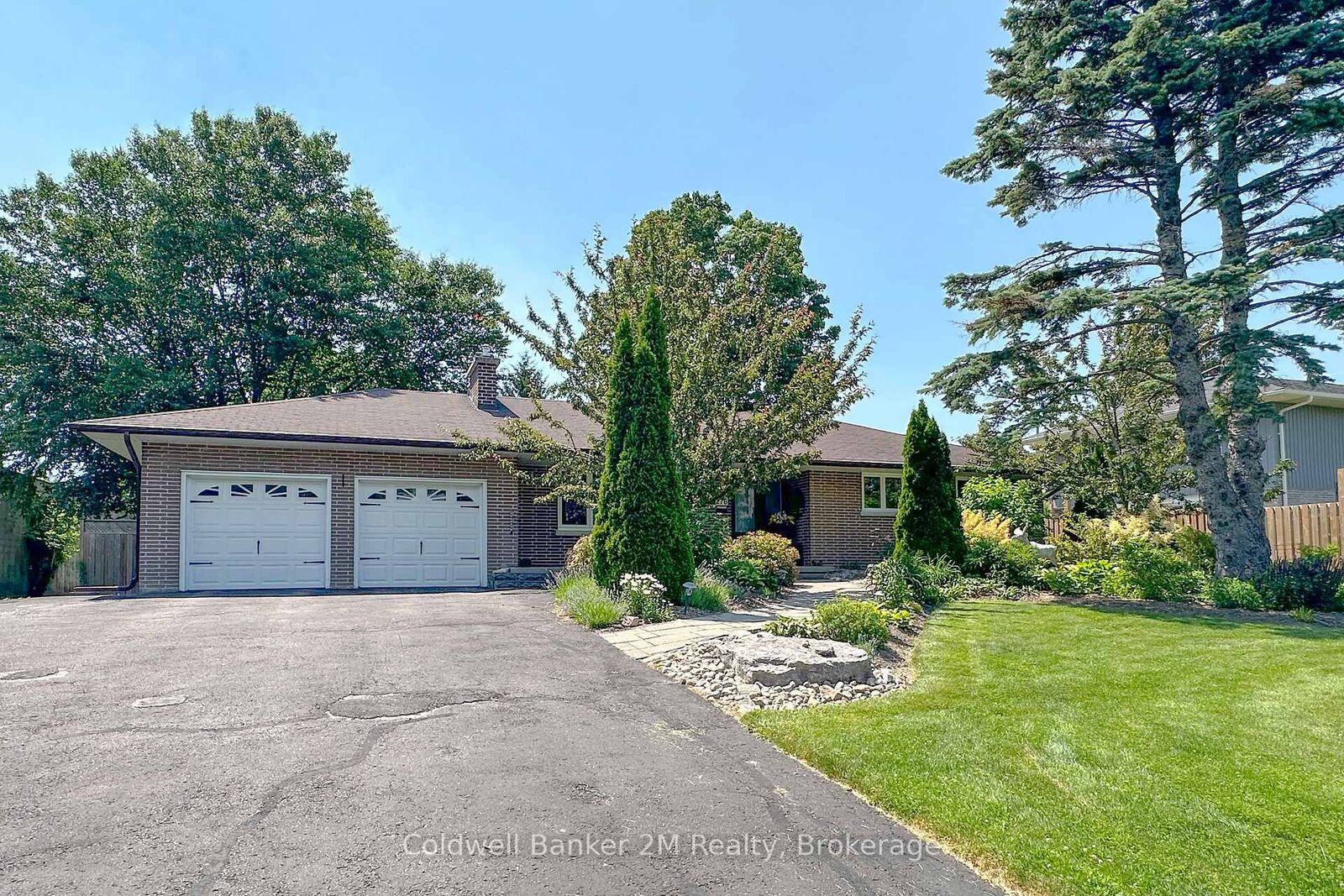 Property Photo:  276 Park Road N  ON L1G 4T1 