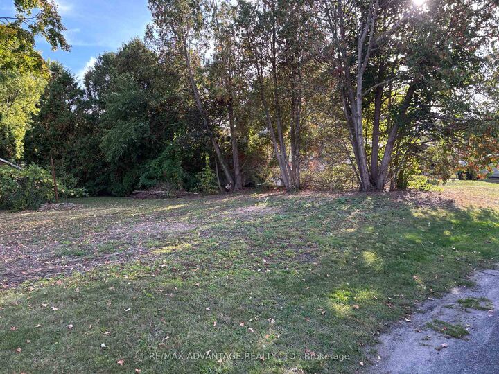 Property Photo:  001 Woodbine Street  ON N6K 2P3 