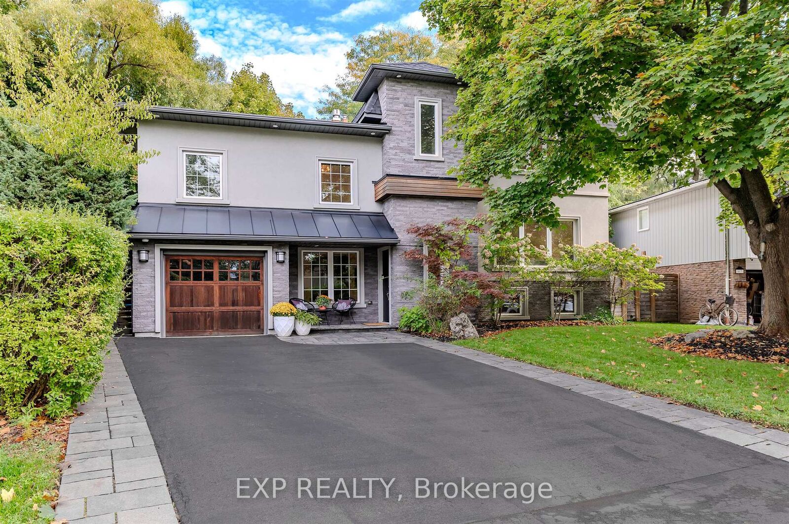 Property Photo: 467 Caesar Avenue ON L6J 3Z1