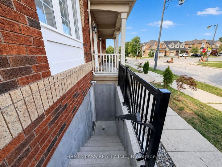 Property Photo:  720 Savoline Boulevard Bsmt  ON L9T 0X4 