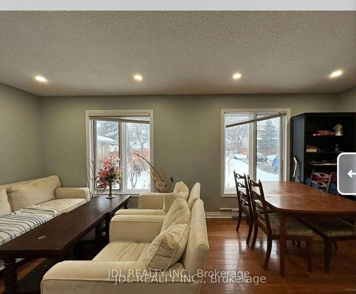 Property Photo: 110 Robinson St Street Suite A Main ON L3P 1P1