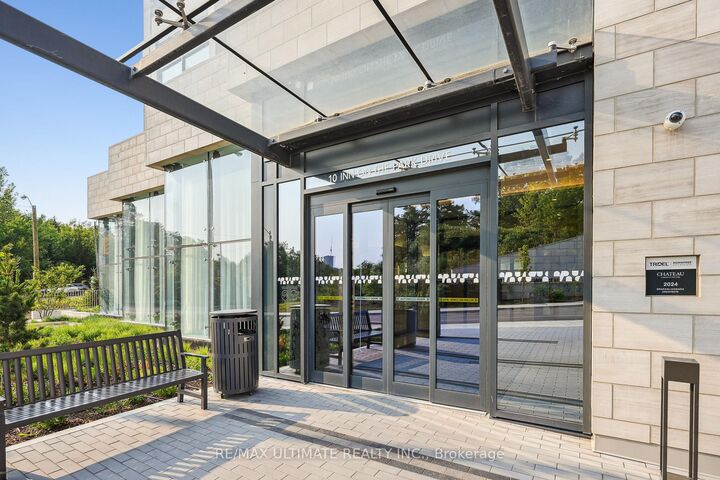 Property Photo: 10 Inn On The Park Drive 3105 ON M3C 0P9