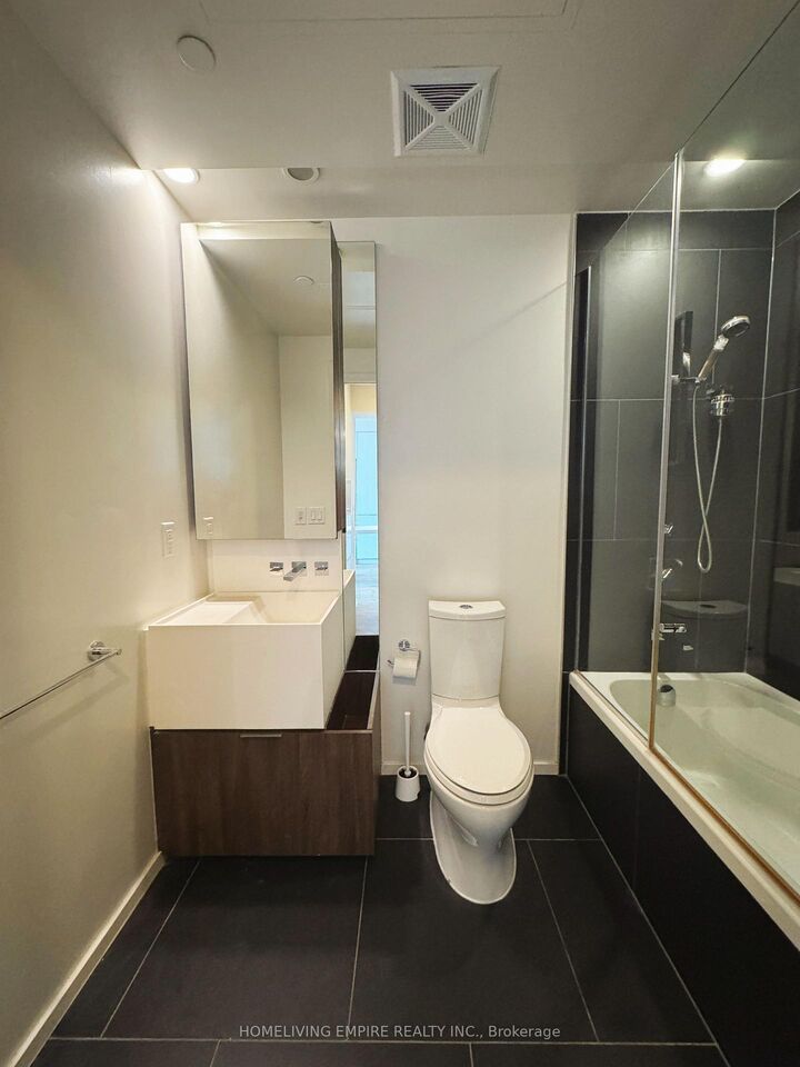Property Photo:  1 Bloor Street E 1606  ON M4W 0A8 