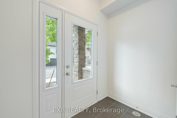 Property Photo: 209 Wyndham Street ON L5M 2S5