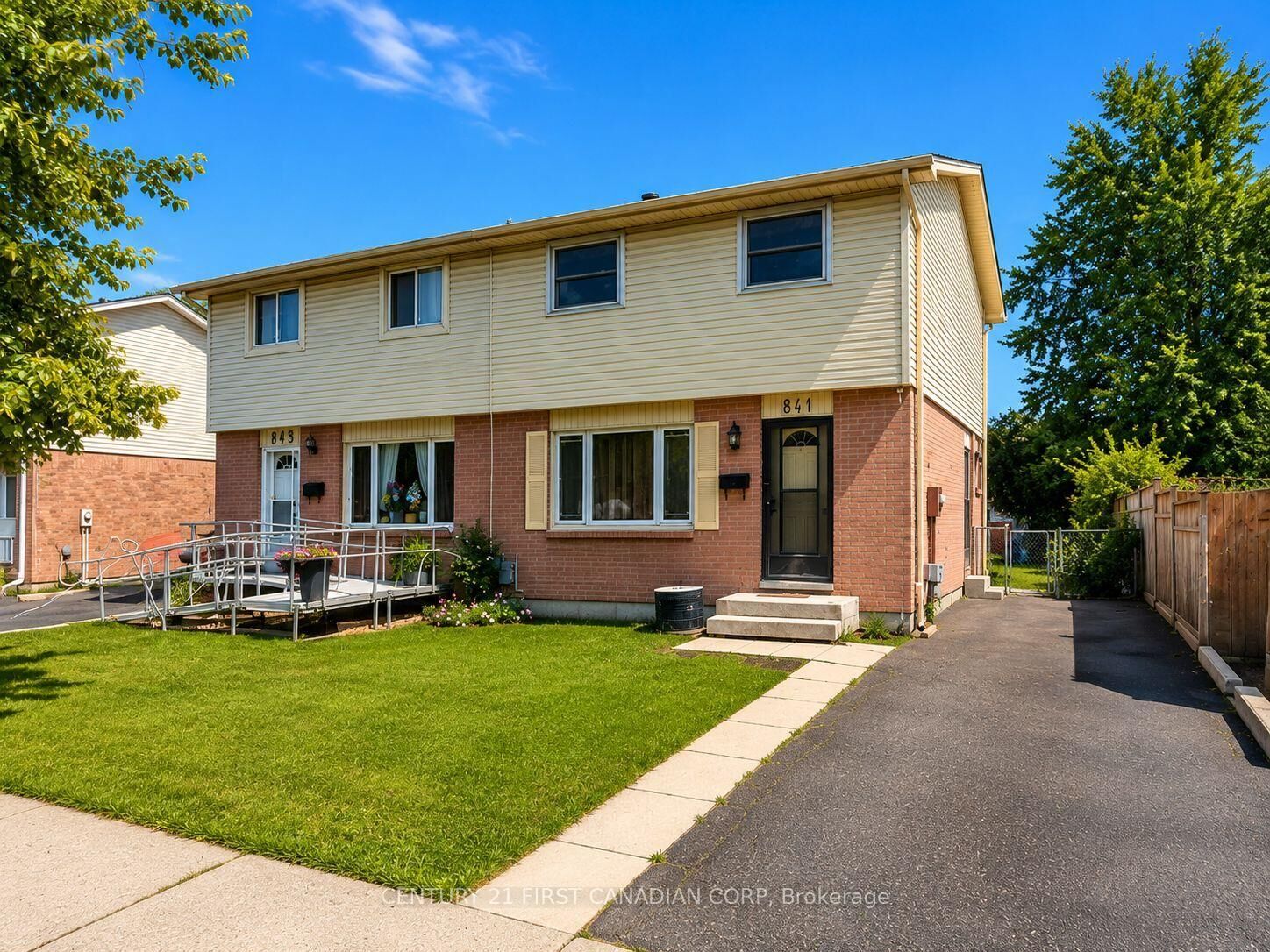 Property Photo: 841 Jalna Boulevard ON N6E 2S2