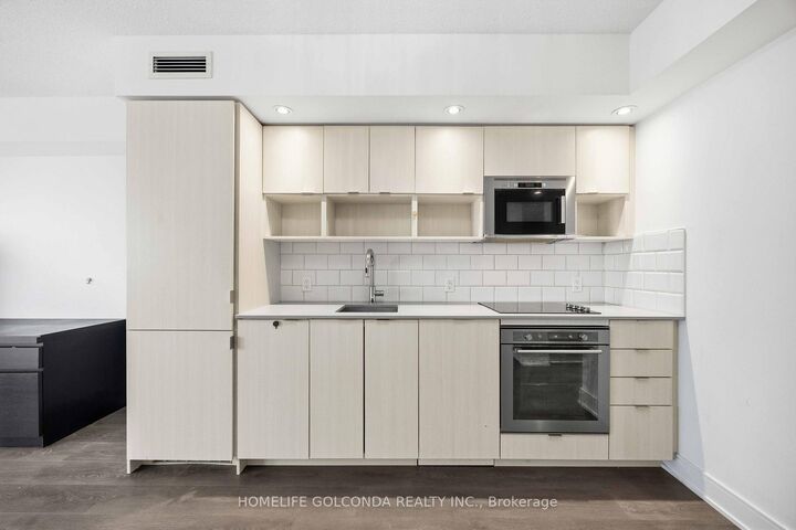 89 McGill Street 703 — photo 1