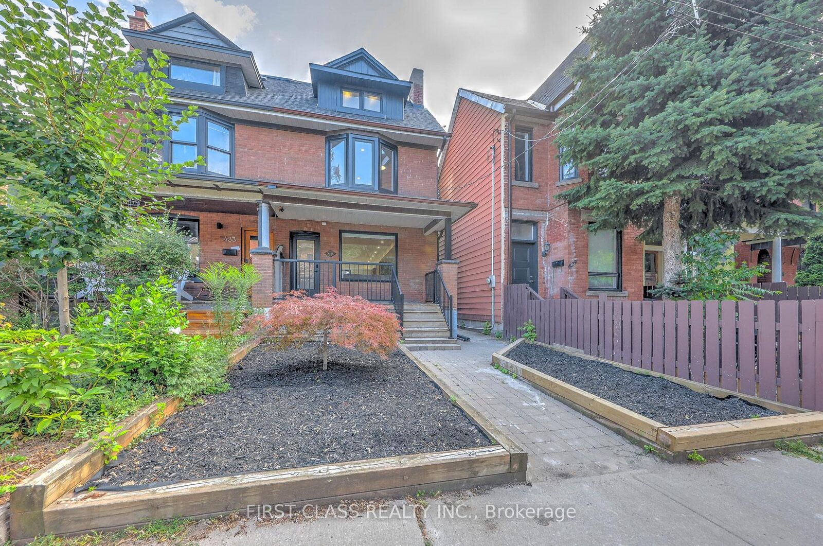 Property Photo: 431 Roxton Road Main ON M6G 3R5