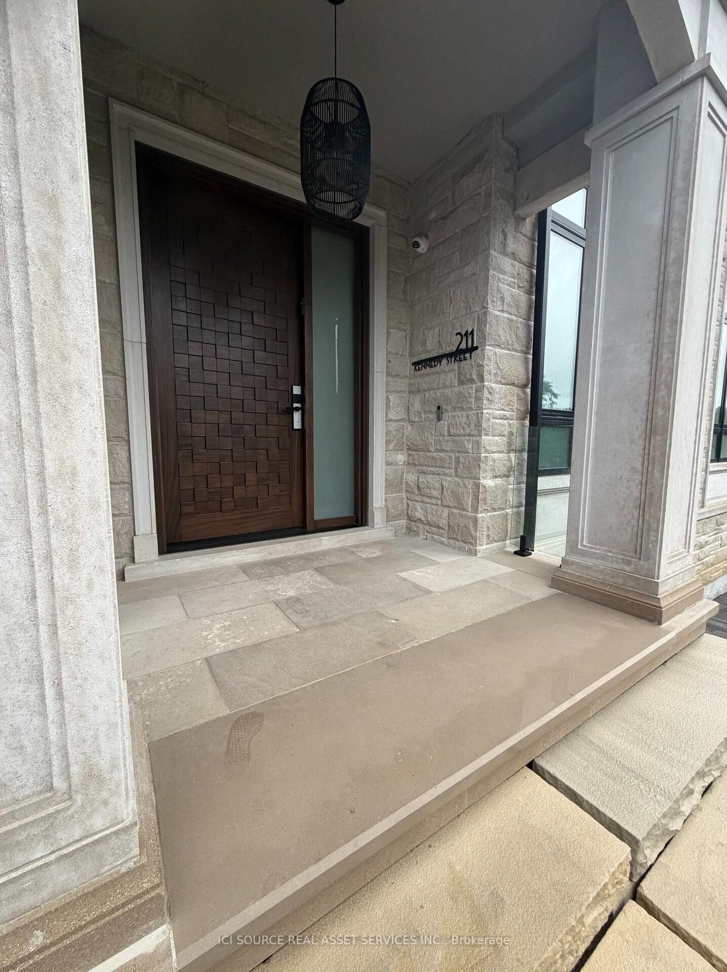 Property Photo: 211 Kennedy Street W ON L4G 2L9