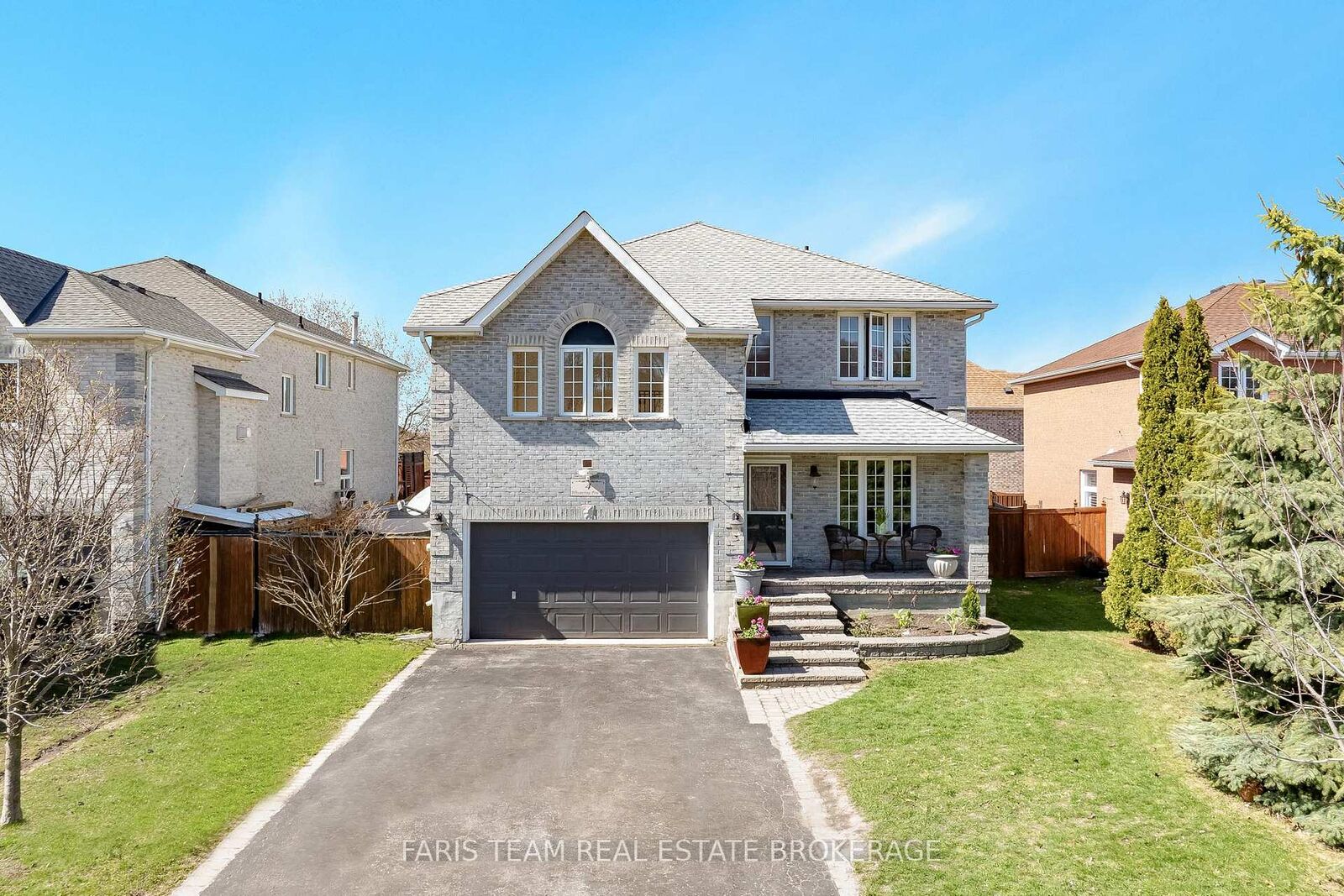 Property Photo:  4 Whispering Pine Place  ON L4N 9R9 
