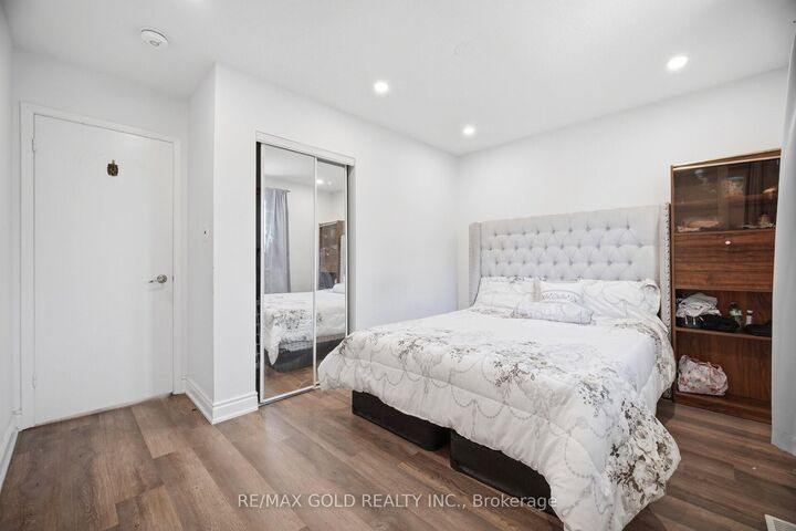 Property Photo: 3345 Monica Drive ON L4T 3E6