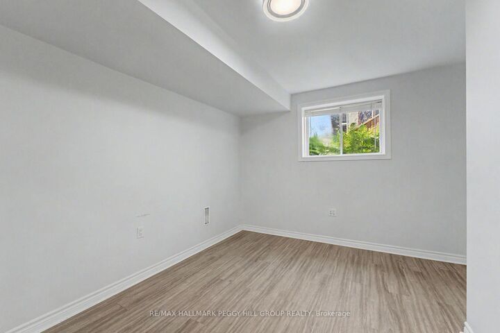 Property Photo:  148 Livingstone Street E Lower  ON L4M 6Y7 