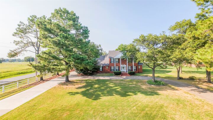 Property Photo: 1404 Saddle Brook Drive OK 74434