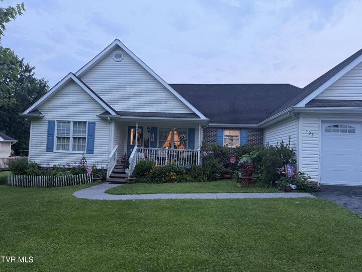 Property Photo: 106 Northeast Kelly Street VA 24293