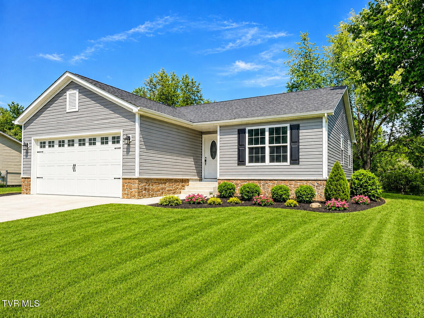 Property Photo:  102 Charlie Avenue  TN 37686 