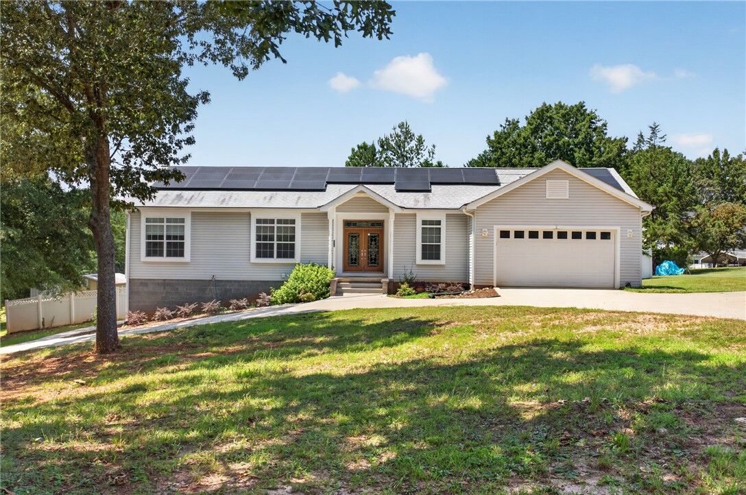Property Photo:  202 W Harper Ridge Road  SC 29678 