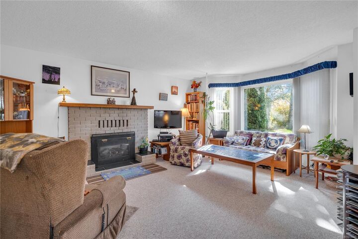 Property Photo: 2730 Glen Lake Pl BC V9B 1Y9