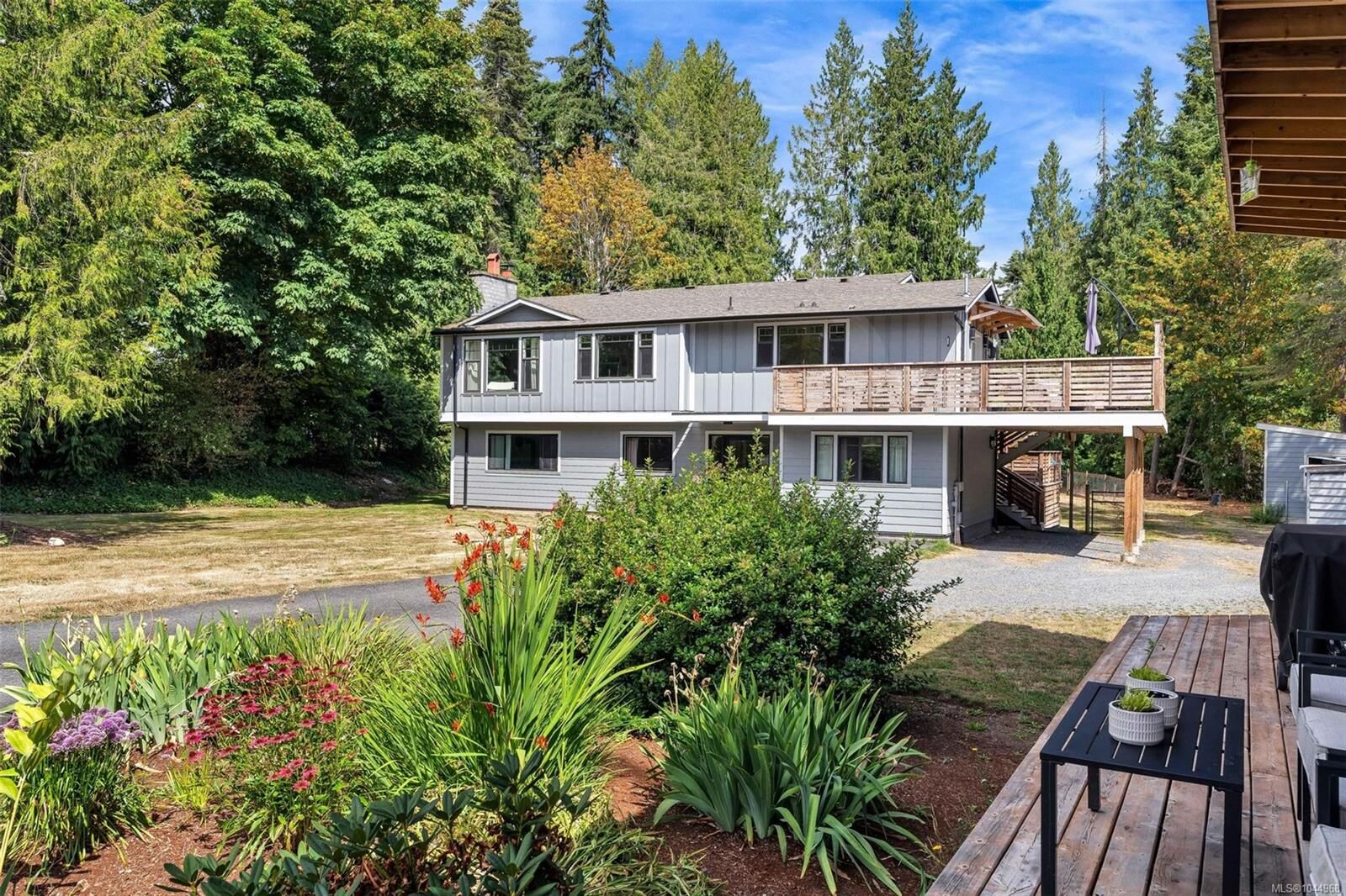 Property Photo: 1127 Stuart Cres BC V8H 0H2