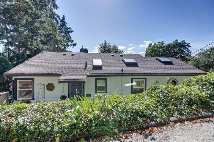 Property Photo: 995 Franklyn St BC V9R 2Y6