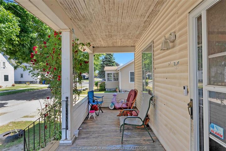Property Photo: 106 St. George Street ON N7M 4P4