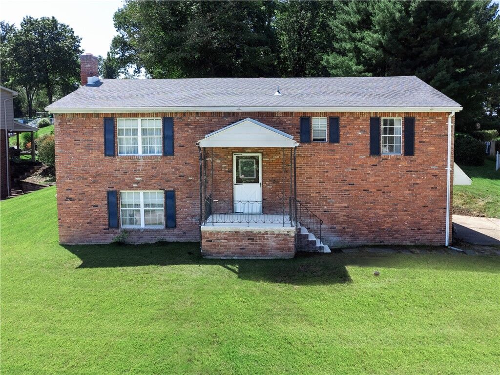 Property Photo:  138 Terrace Ct  PA 15085 