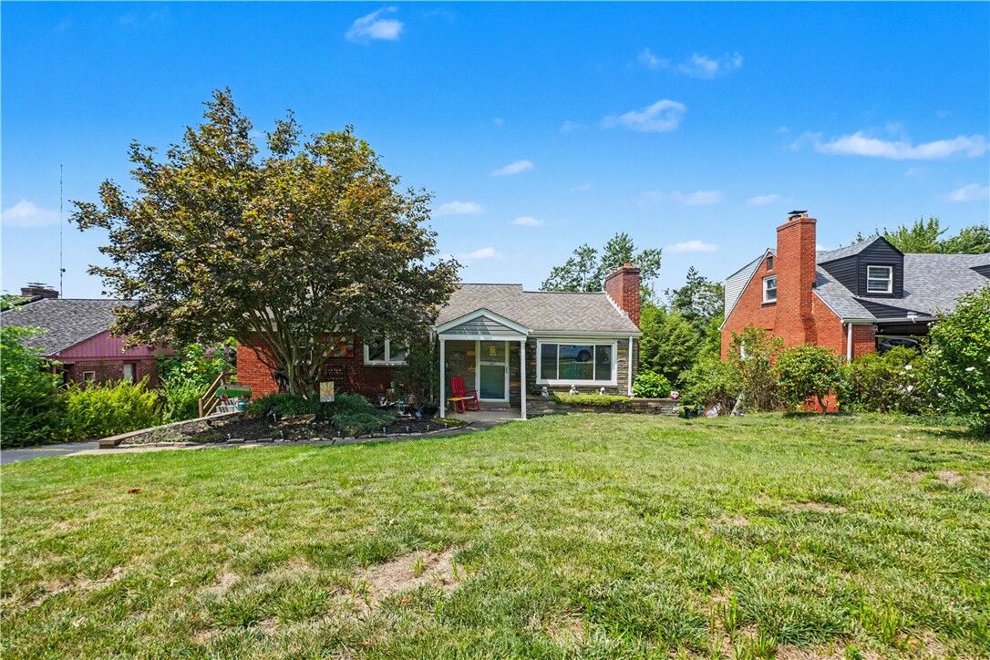 Property Photo: 1242 Arrowood Dr PA 15243