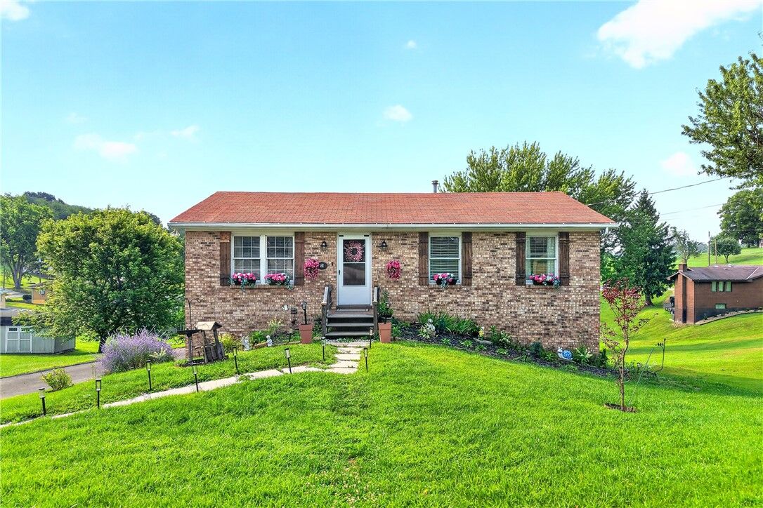Property Photo:  20 Irwin Dr  PA 15063 