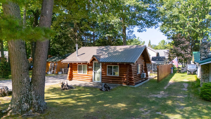 Property Photo:  305 Devonshire Drive  MI 48651 
