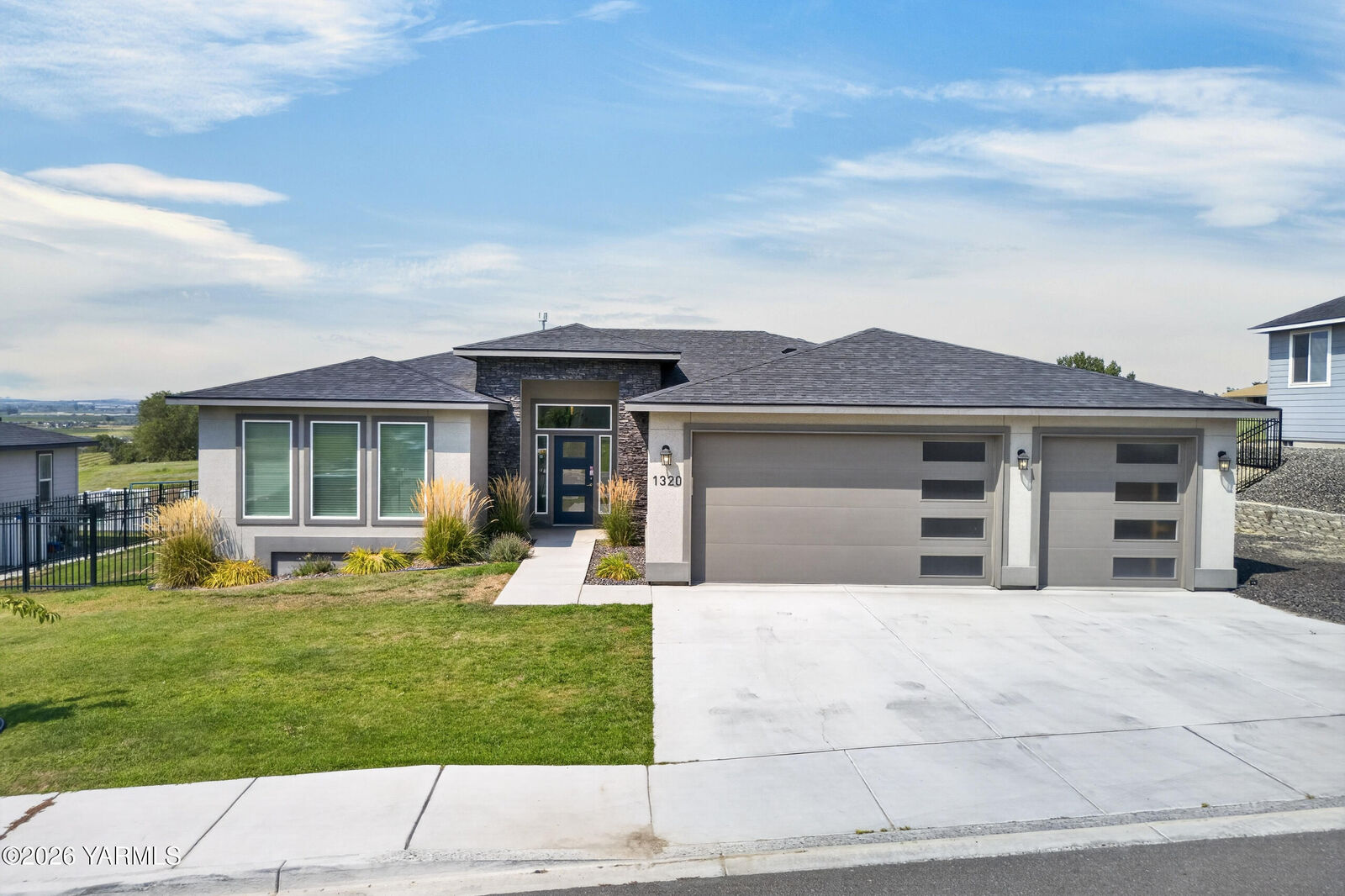 Property Photo:  1320 W Pax Ct  WA 98944 