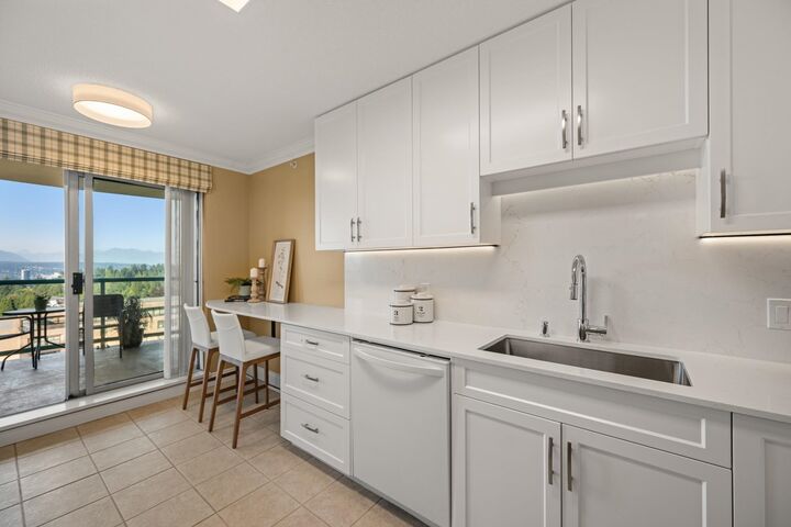 Property Photo: 612 Sixth Street 1704 BC V3L 5V2