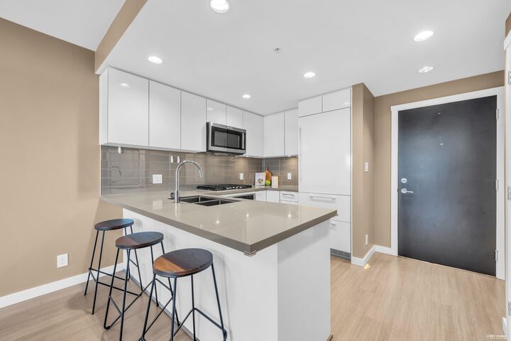 Property Photo:  3093 Windsor Gate 2605  BC V3B 0N2 