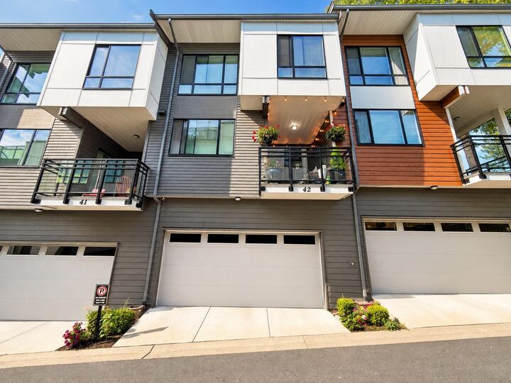 16433 19 Avenue 42 — photo 1