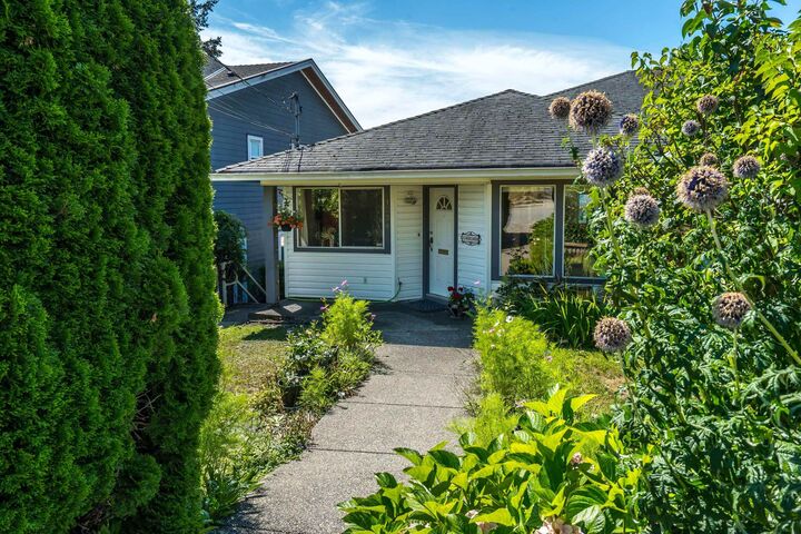 1038 Walls Avenue — photo 1