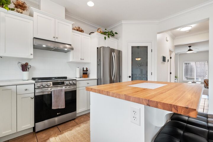 Property Photo: 6498 Southdowne Place 28 BC V2R 0K3