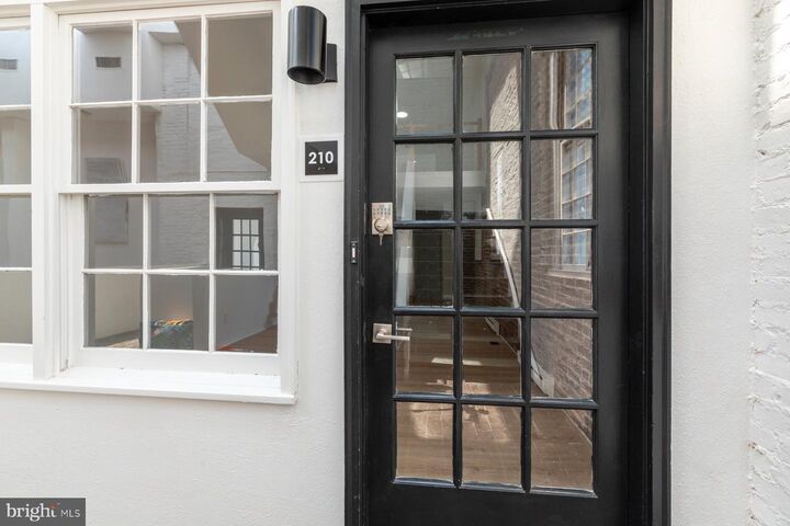 Property Photo:  207 S Patrick Street 210  VA 22314 