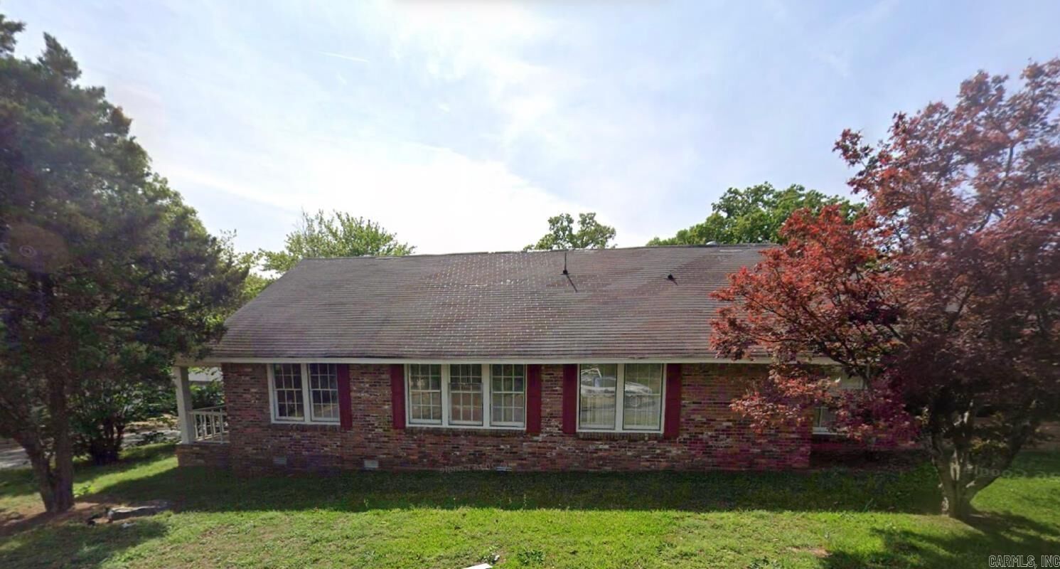 Property Photo: 4426 W 10th St AR 72204