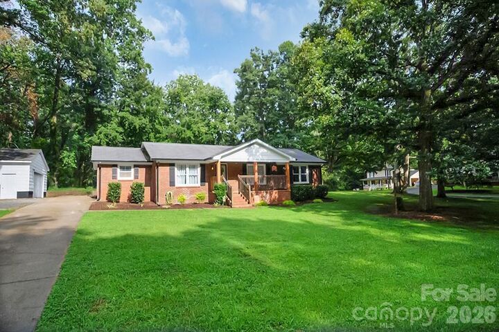 Property Photo:  602 Holly Circle  NC 28120 
