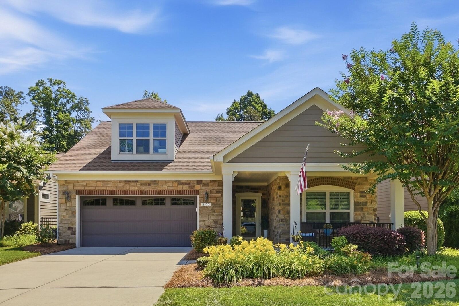 Property Photo: 1100 Avalon Place NC 28104