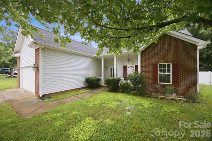Property Photo: 7632 Free Bird Avenue NC 28216