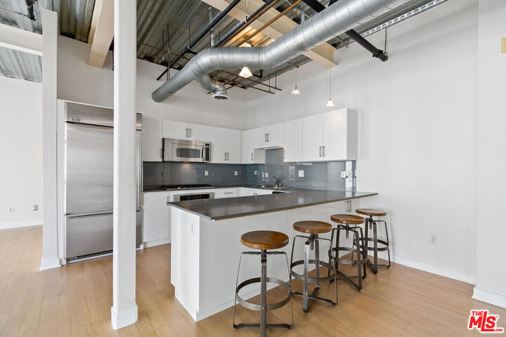 Property Photo: 330 W 11th St, Unit 607 CA 90015