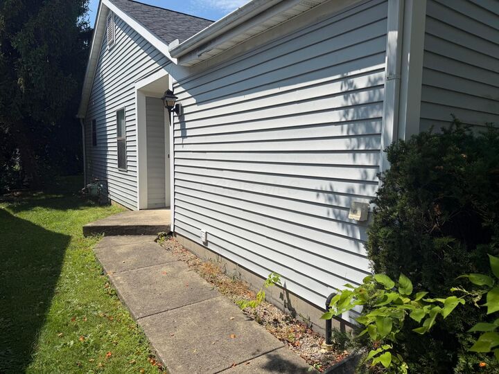 Property Photo: 2293 Deerfield Drive OH 43123